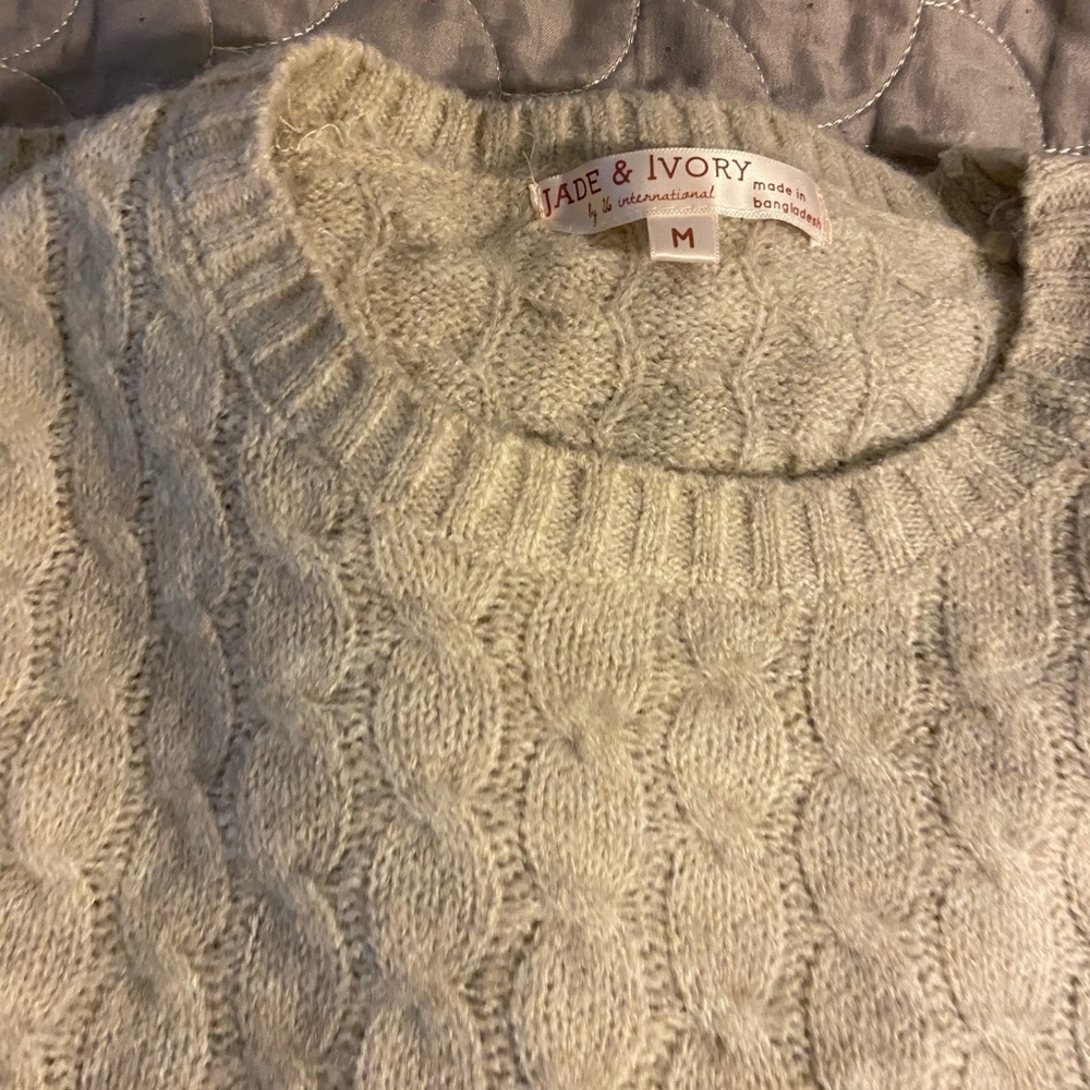 Jade & Ivory size medium knitted beige sweater $40